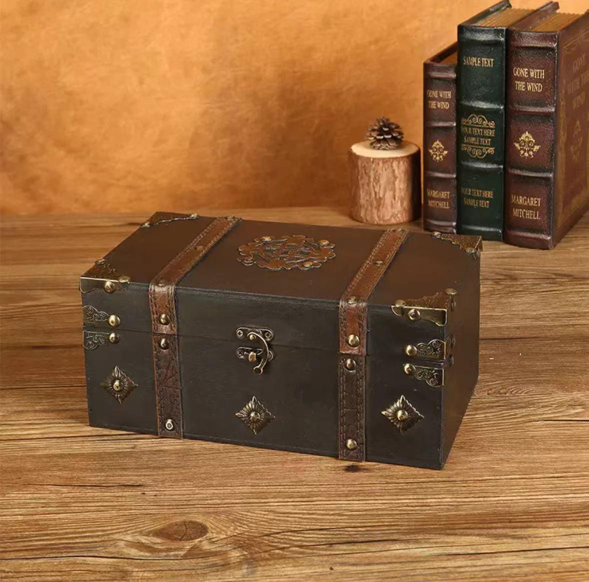 6029 Vintage wooden storage box - Memo Journals