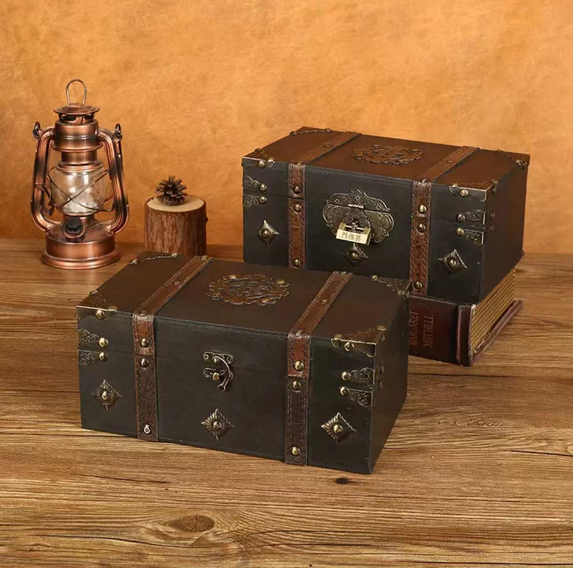 6029 Vintage wooden storage box - Memo Journals